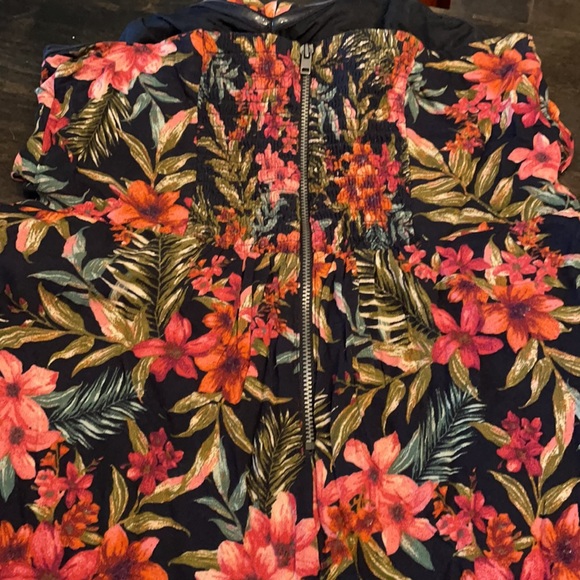 Cropped navy and floral jumpsuit - Picture 5 of 6